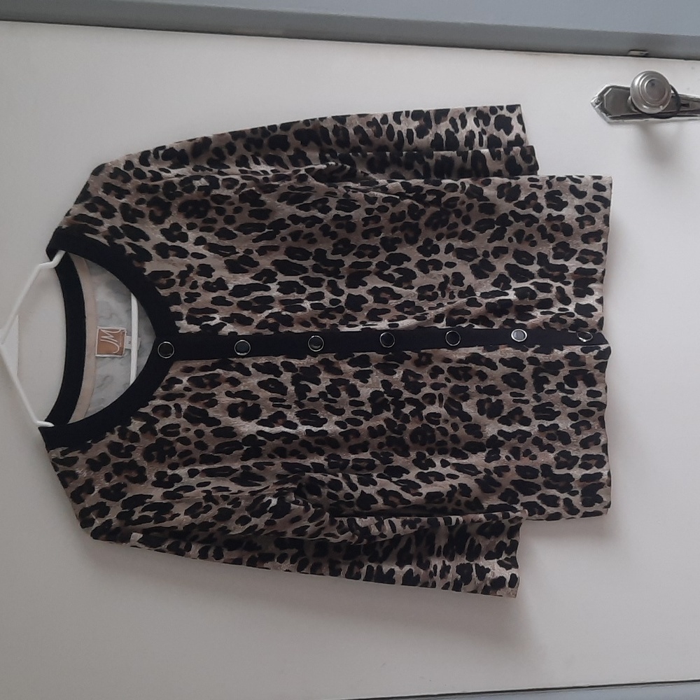 Cardigan sweater, sz. Med. Button front  jm collection